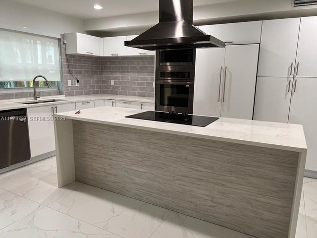 3672 NE 167th St, North Miami Beach, FL 33160