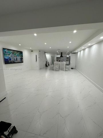 3672 NE 167th St, North Miami Beach, FL 33160