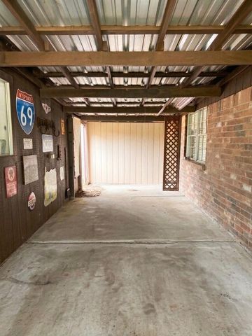 155 County Road 133, Alvin, TX 77511