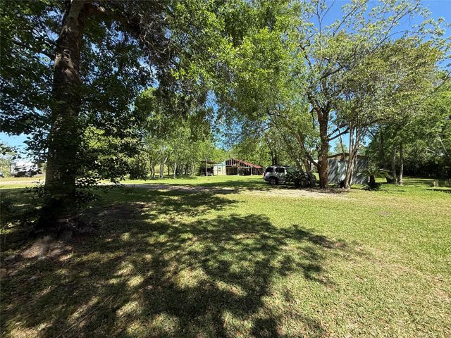 155 County Road 133, Alvin, TX 77511