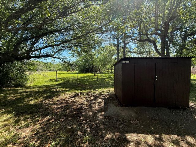155 County Road 133, Alvin, TX 77511