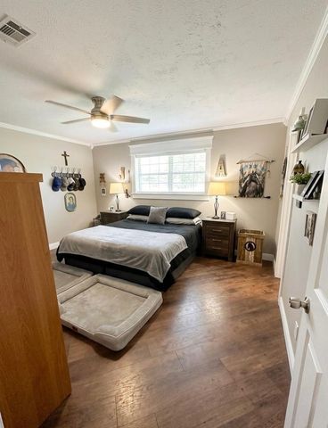 155 County Road 133, Alvin, TX 77511