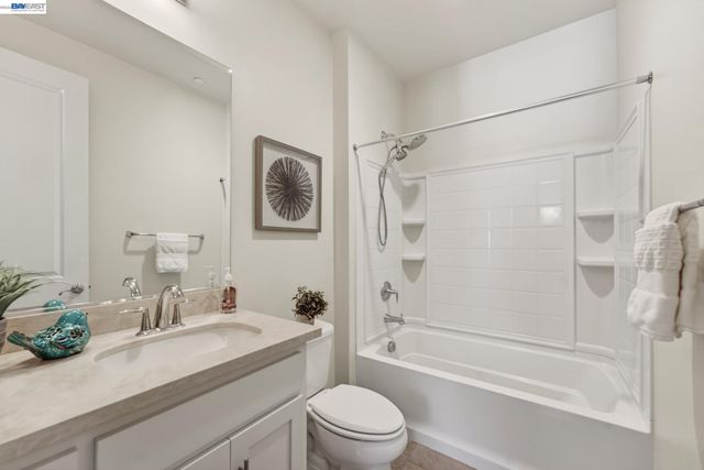 3986 Pino Grande Rd, Dublin, CA 94568