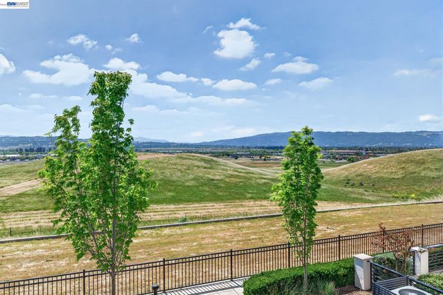 3986 Pino Grande Rd, Dublin, CA 94568