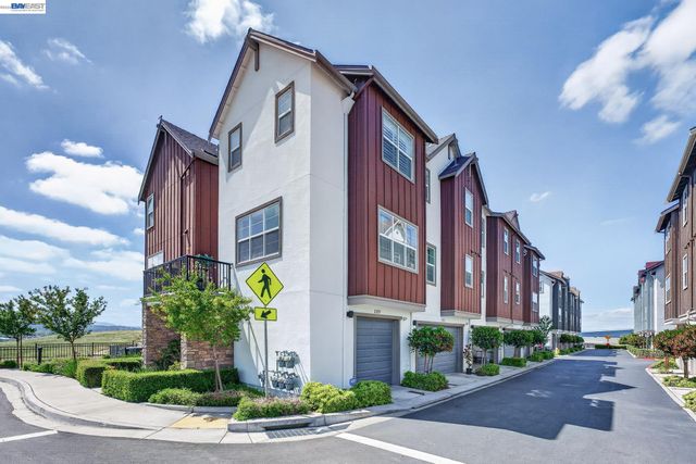 3986 Pino Grande Rd, Dublin, CA 94568