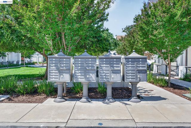 3986 Pino Grande Rd, Dublin, CA 94568
