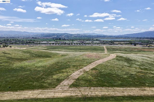 3986 Pino Grande Rd, Dublin, CA 94568