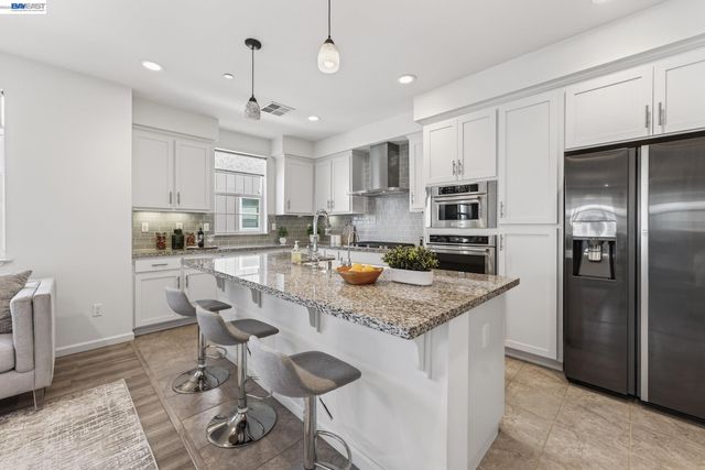 3986 Pino Grande Rd, Dublin, CA 94568