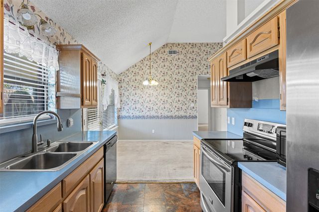 664 Parkridge Boulevard, Burleson, TX 76028