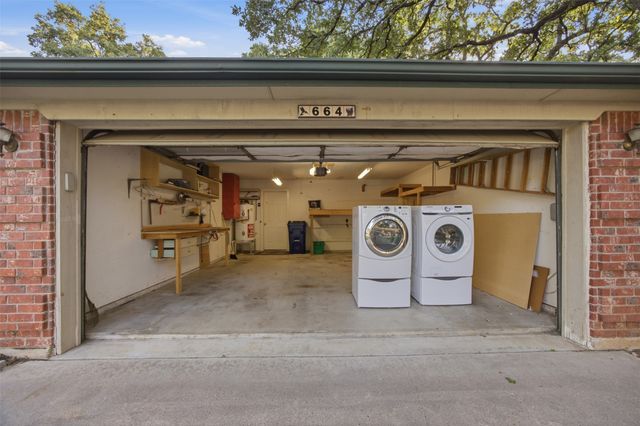 664 Parkridge Boulevard, Burleson, TX 76028