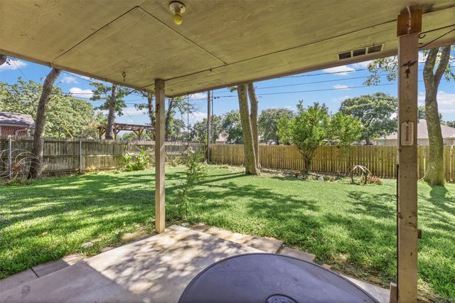 664 Parkridge Boulevard, Burleson, TX 76028