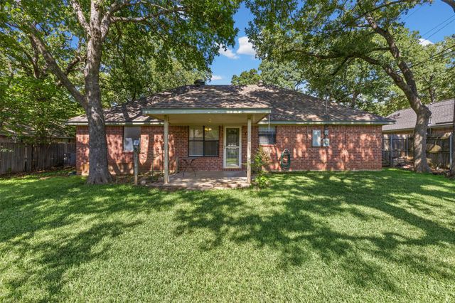664 Parkridge Boulevard, Burleson, TX 76028