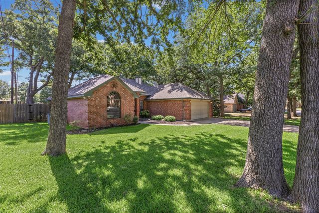 664 Parkridge Boulevard, Burleson, TX 76028