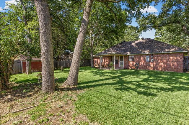 664 Parkridge Boulevard, Burleson, TX 76028