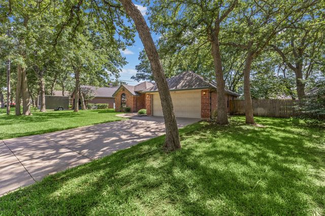 664 Parkridge Boulevard, Burleson, TX 76028