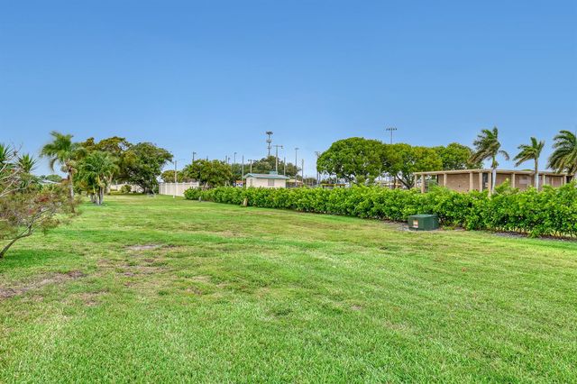 245 Main Boulevard B, Boynton Beach, FL 33435