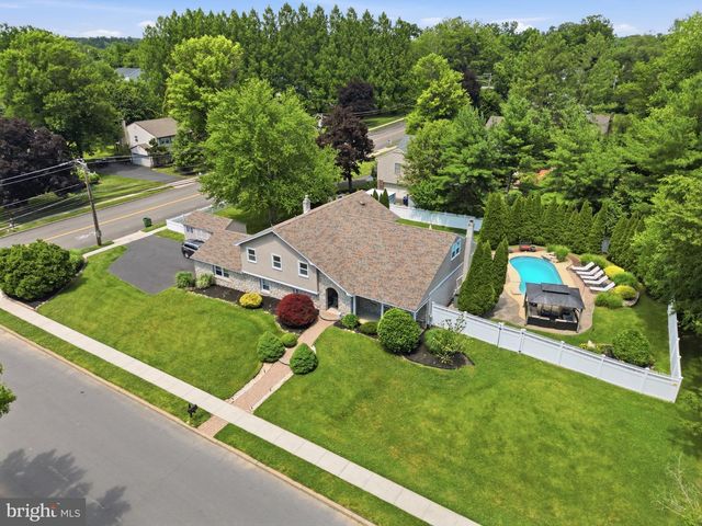 1002 TANNERIE RUN RD, Ambler, PA 19002