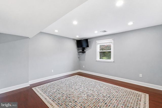 1002 TANNERIE RUN RD, Ambler, PA 19002