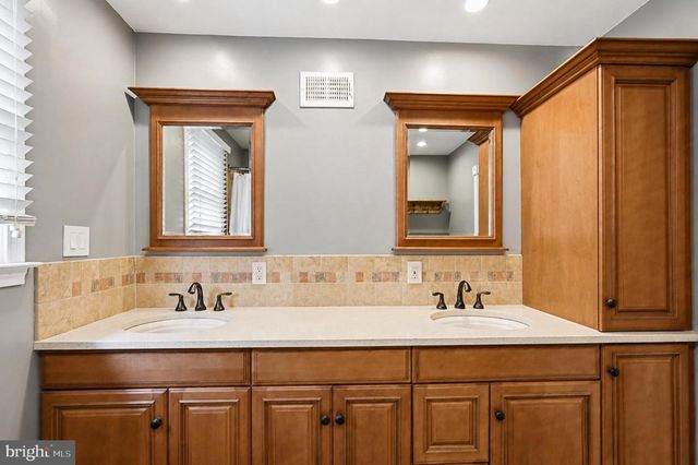 1002 TANNERIE RUN RD, Ambler, PA 19002