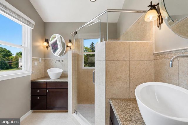 1002 TANNERIE RUN RD, Ambler, PA 19002