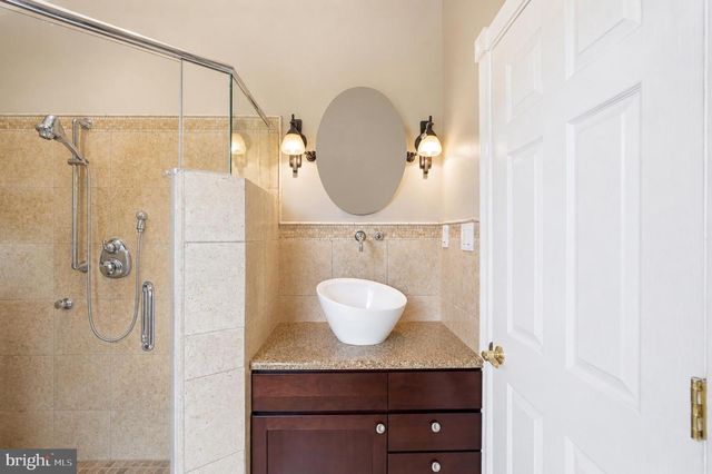 1002 TANNERIE RUN RD, Ambler, PA 19002