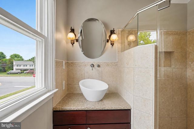 1002 TANNERIE RUN RD, Ambler, PA 19002