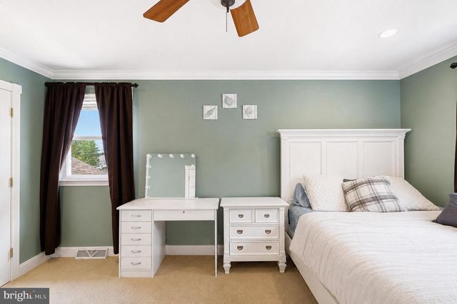 1002 TANNERIE RUN RD, Ambler, PA 19002