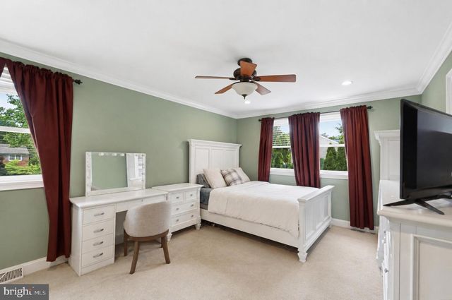 1002 TANNERIE RUN RD, Ambler, PA 19002