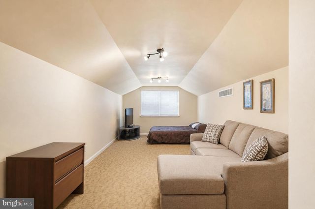1002 TANNERIE RUN RD, Ambler, PA 19002