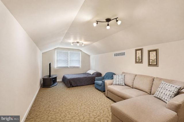 1002 TANNERIE RUN RD, Ambler, PA 19002