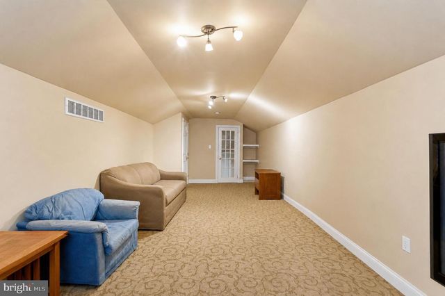 1002 TANNERIE RUN RD, Ambler, PA 19002