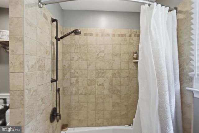 1002 TANNERIE RUN RD, Ambler, PA 19002