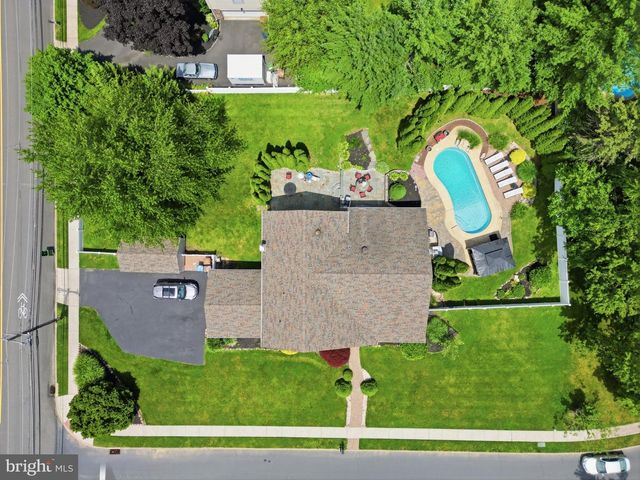 1002 TANNERIE RUN RD, Ambler, PA 19002