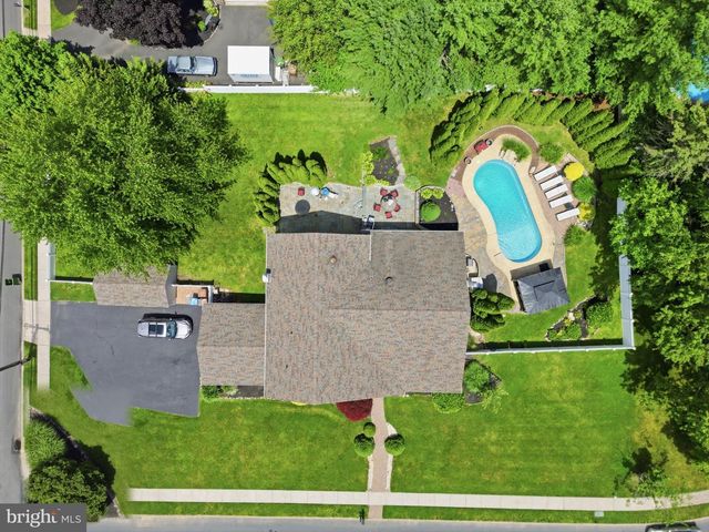 1002 TANNERIE RUN RD, Ambler, PA 19002