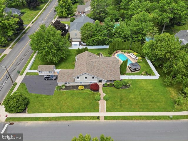1002 TANNERIE RUN RD, Ambler, PA 19002