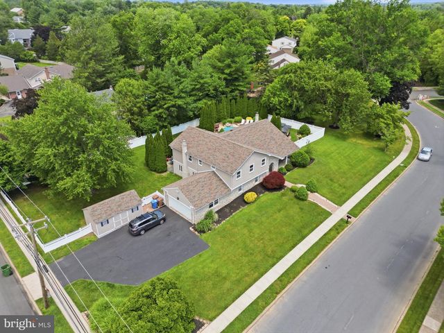 1002 TANNERIE RUN RD, Ambler, PA 19002