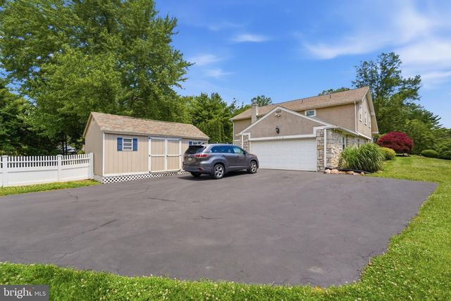 1002 TANNERIE RUN RD, Ambler, PA 19002