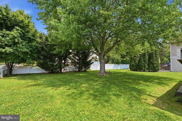 1002 TANNERIE RUN RD, Ambler, PA 19002