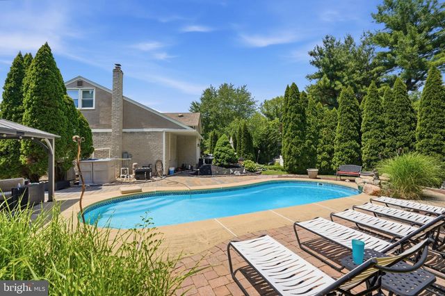 1002 TANNERIE RUN RD, Ambler, PA 19002
