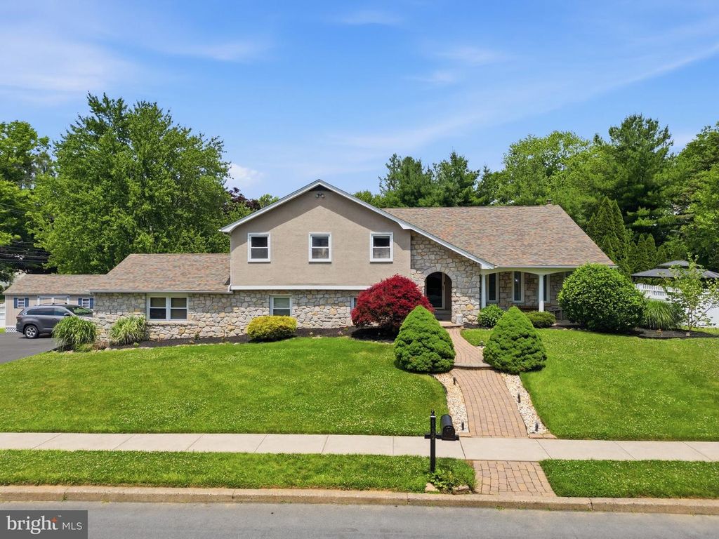 1002 TANNERIE RUN RD, Ambler, PA 19002