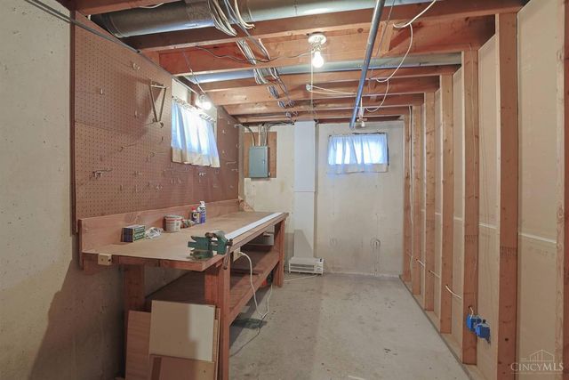 8488 Holiday Hills Drive, Cincinnati, OH 45255