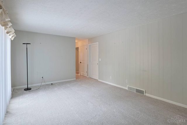 8488 Holiday Hills Drive, Cincinnati, OH 45255