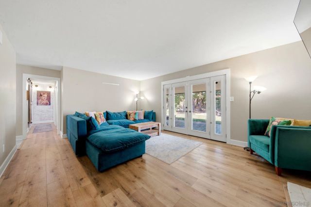 206 Los Reyes Dr, San Diego, CA 92114