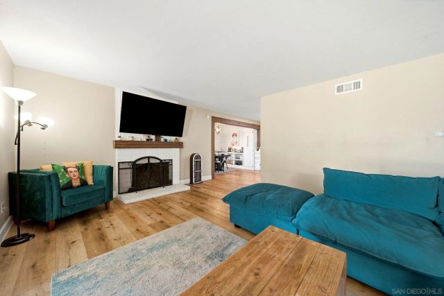 206 Los Reyes Dr, San Diego, CA 92114