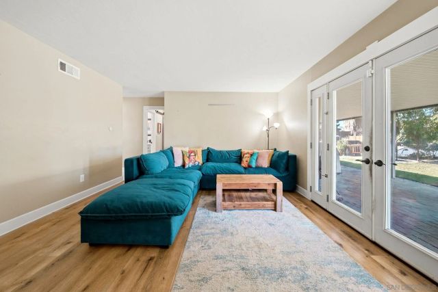 206 Los Reyes Dr, San Diego, CA 92114