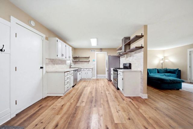 206 Los Reyes Dr, San Diego, CA 92114