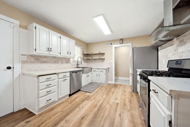 206 Los Reyes Dr, San Diego, CA 92114