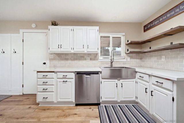 206 Los Reyes Dr, San Diego, CA 92114