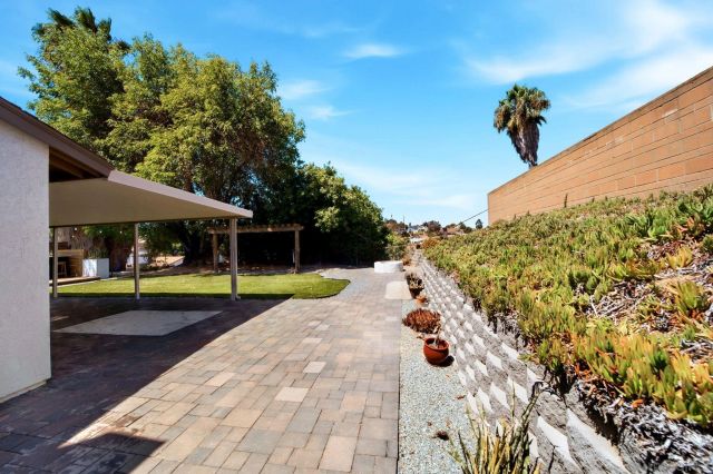 206 Los Reyes Dr, San Diego, CA 92114