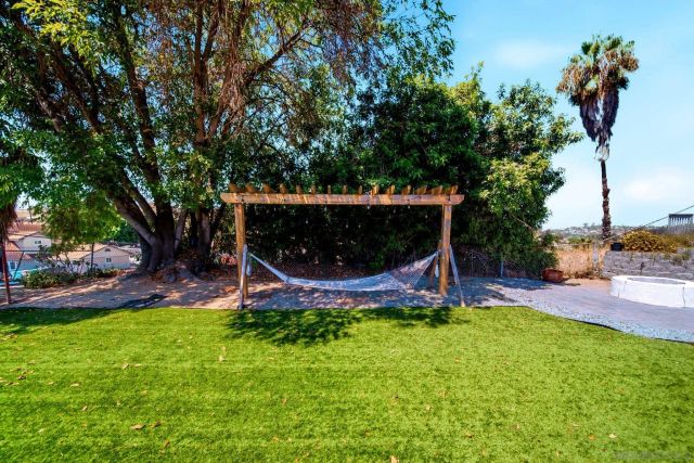 206 Los Reyes Dr, San Diego, CA 92114